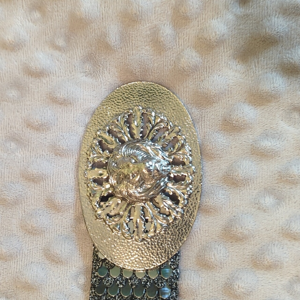 Brand New Belt (35 inches long) really cool lion 🦁 face on the belt for detail.